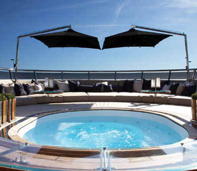 Yacht Sealyon jacuzzi