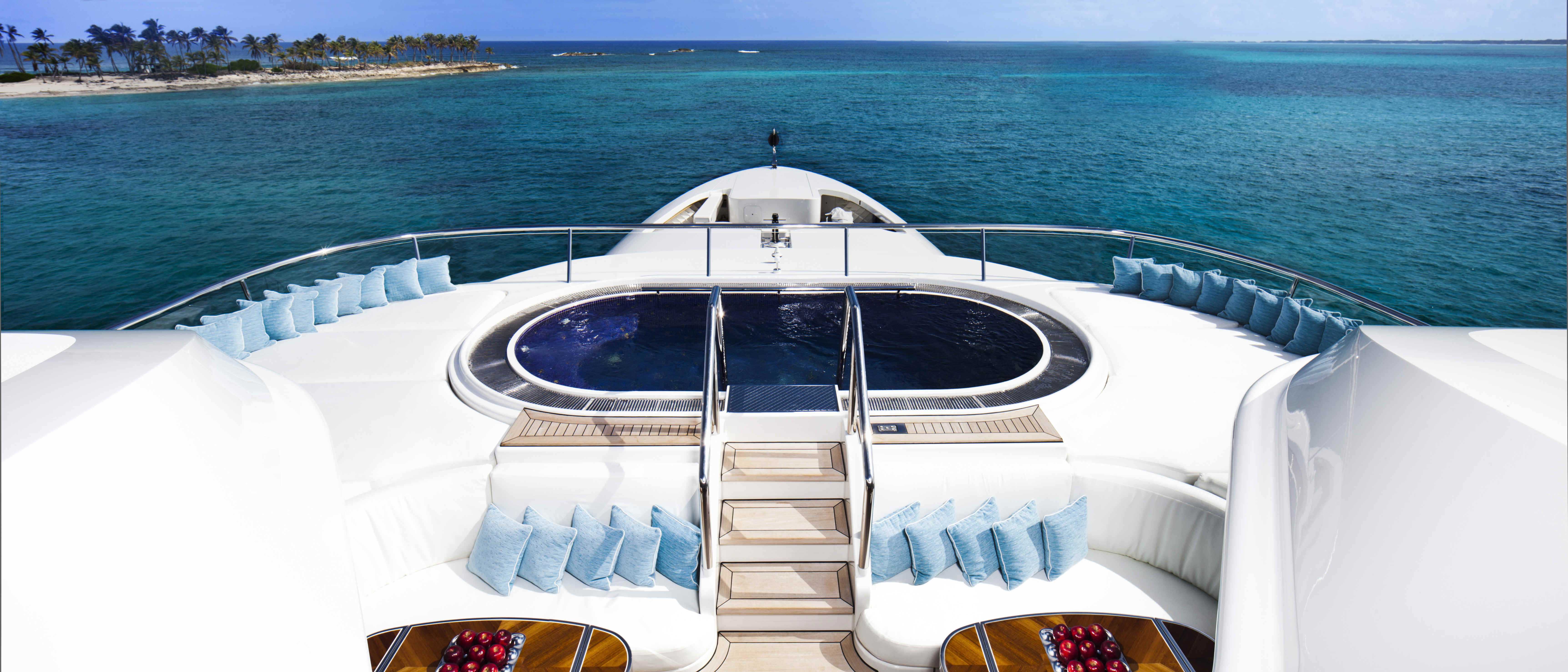 Yacht Lady S jacuzzi
