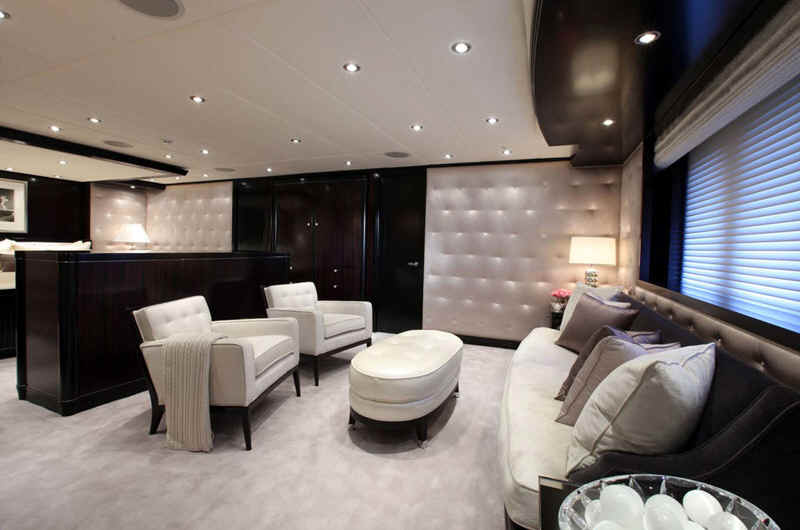 Yacht Carpe Diem Master Sitting area