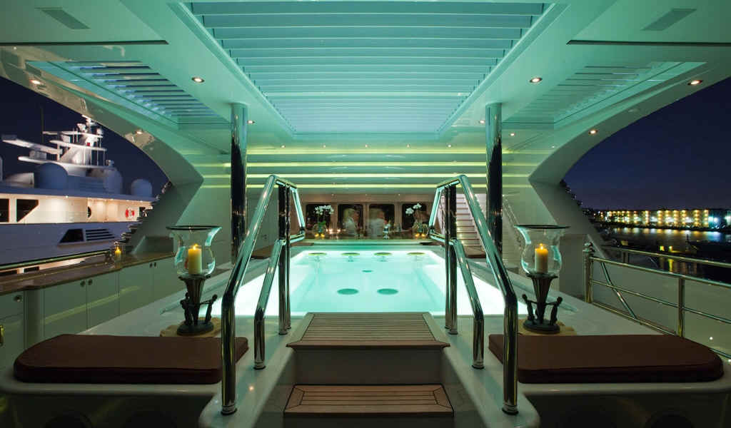Yacht Martha Ann jacuzzi deck