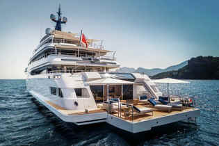 Yacht Cloud 9 Beach Club