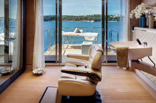 Yacht Cloud 9 Beauty Salon