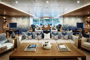 Yacht Cloud 9 Skylounge