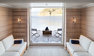 Yacht Aquila Beach Club