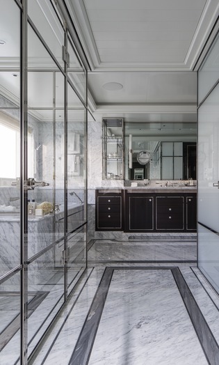 Aquila master bathroom