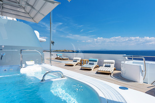 Yacht Boadicea jacuzzi