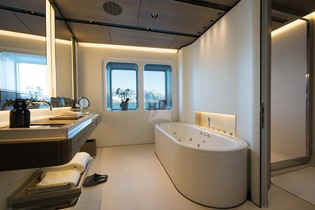 Cloudbreak master bath