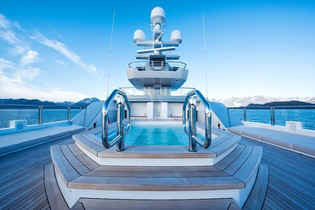Yacht Cloudbreak jacuzzi