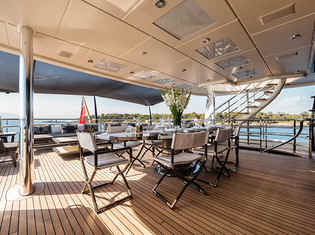 Elixir outdoor dining