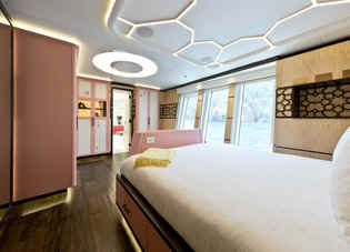 Yacht Khalilah VIP stateroom