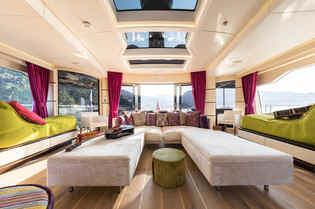 Yacht Khalilah interior salon