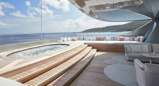 Savannah yacht jacuzzi