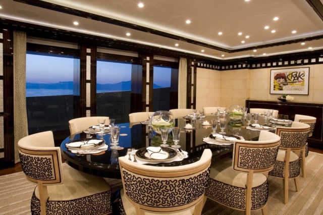 Alfa Nero dining room